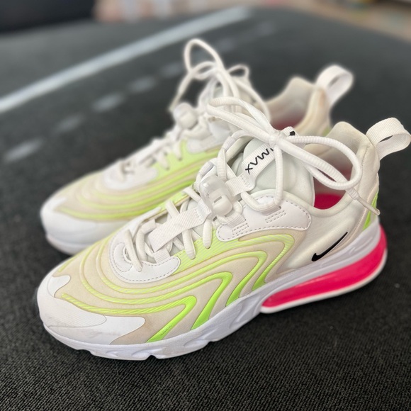 Nike Air Max 270 - Picture 2 of 5